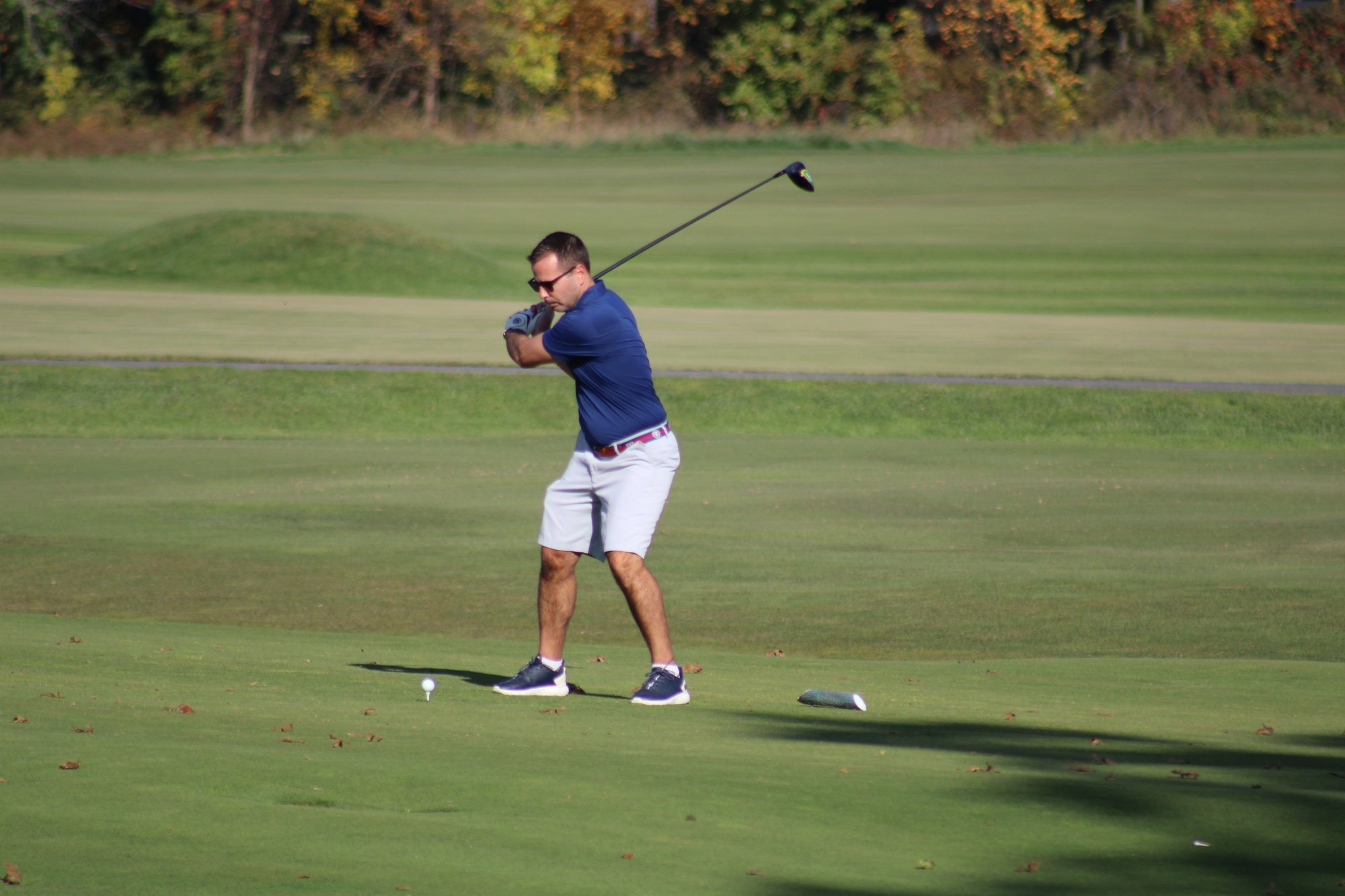 Golf outing participant teeing off at the Metro YMCA 