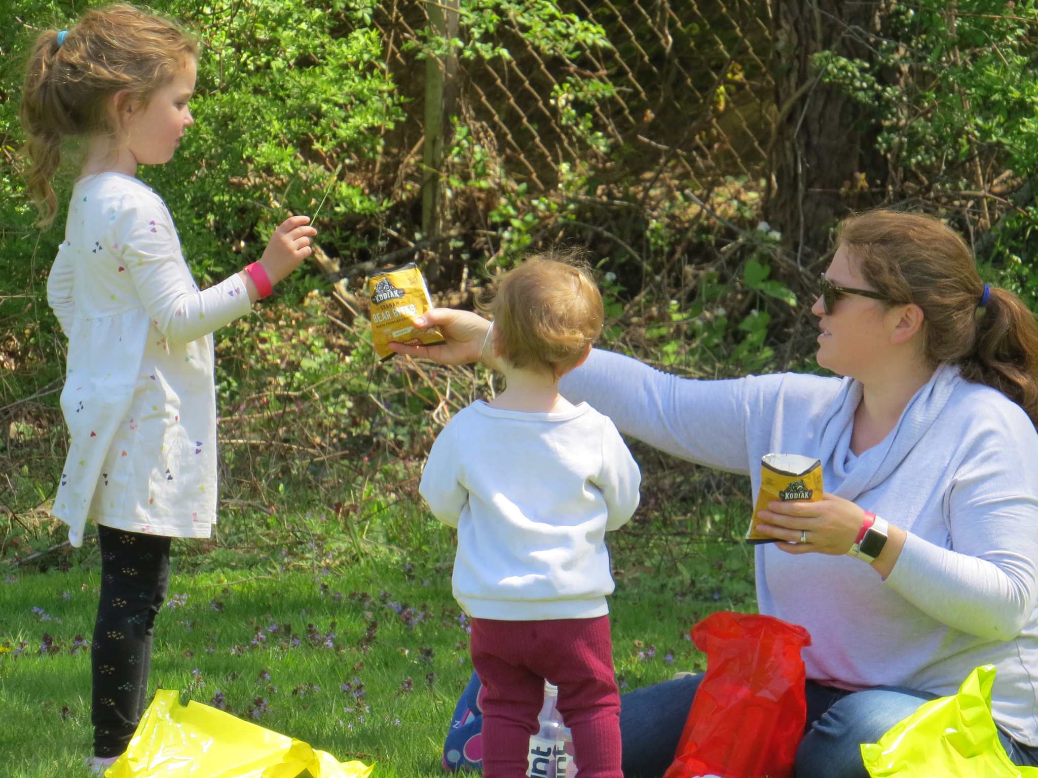 Mom and kids having a snack at Healthy Kids Day