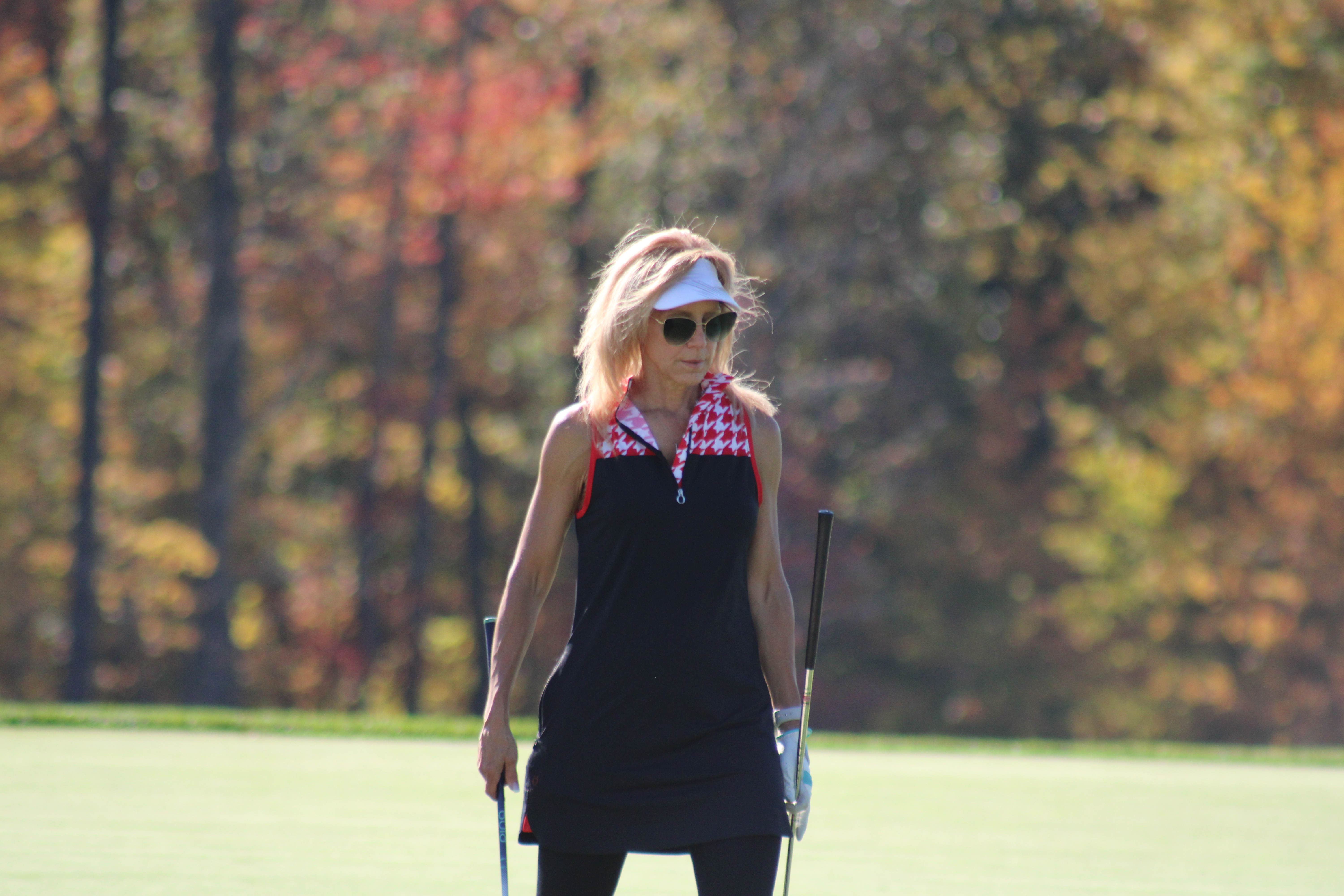 Woman golfer getting ready to putt at the Metro YMCA Golf Outing in New Jersey